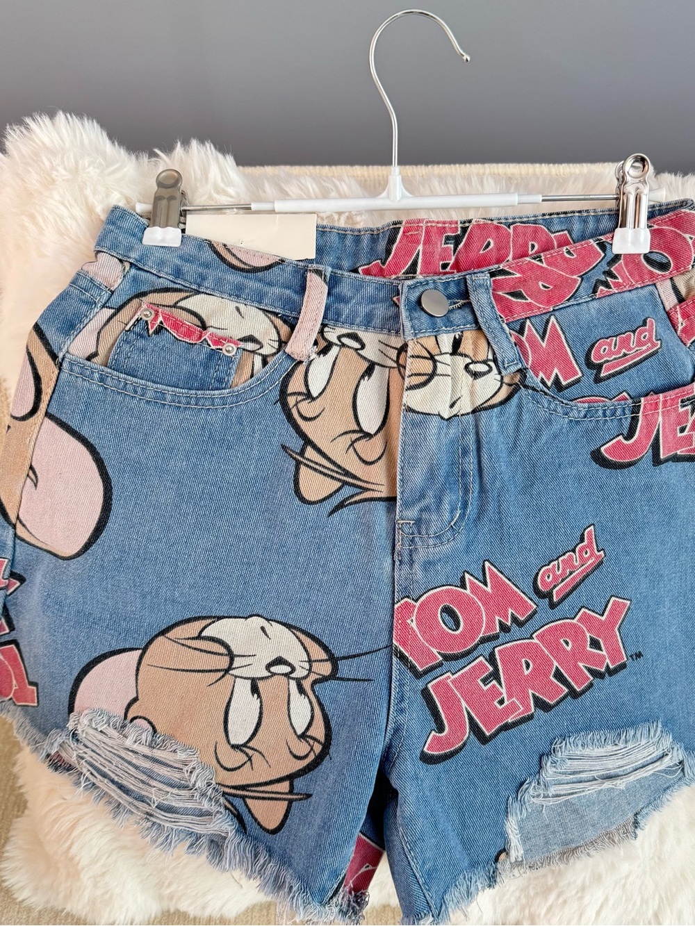 Cartoon-Print Frayed Hem Denim Shorts in Blue - Picture 6 of 7